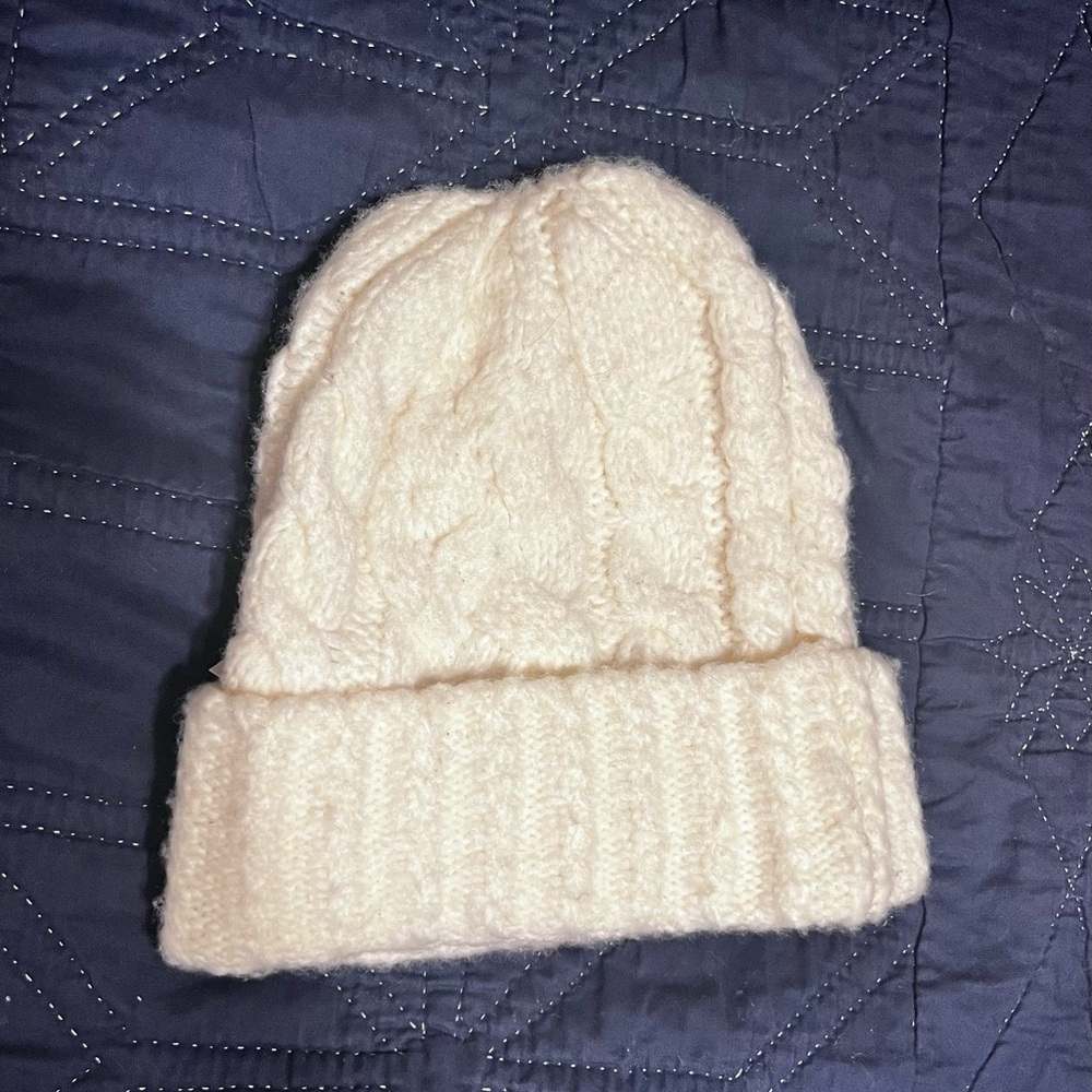 🌹 NWT Old Navy Cable-Knit Beanie/Hat Ivory